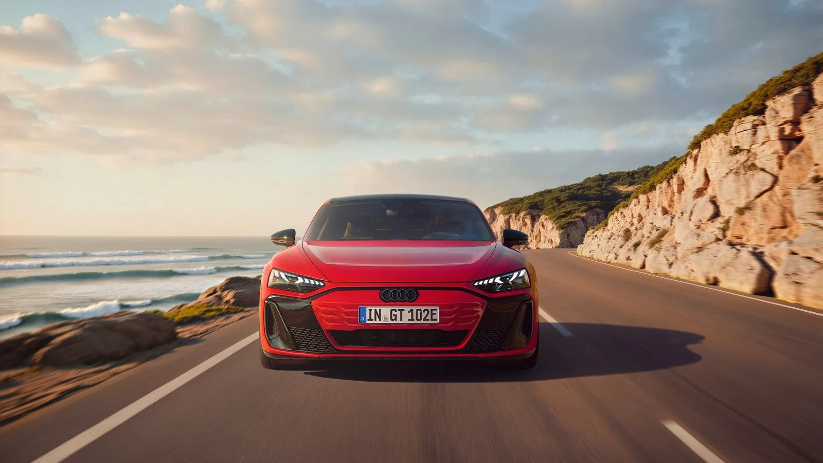 Le dernier e-tron GT d’Audi tout dans son rival Porsche