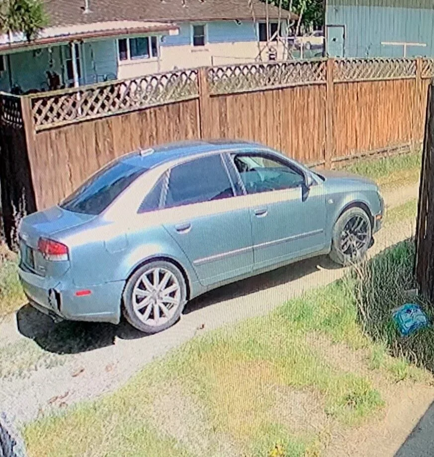 Un incendie suspect de Spokane lié à l’Audi A4 endommagé, la police cherche des conseils
