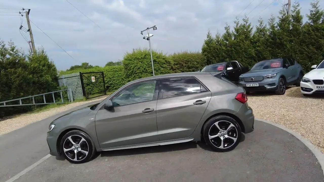 Audi A1 TFSI S LINE PESTOL AUTO EN CHRONOS GREY METALLIQUE